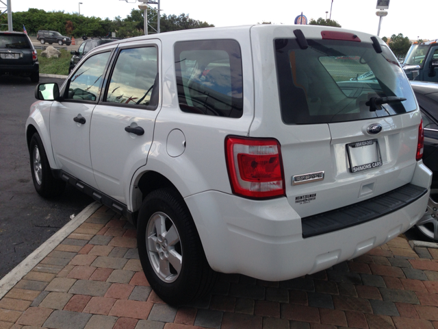 Ford Escape 2010 photo 2