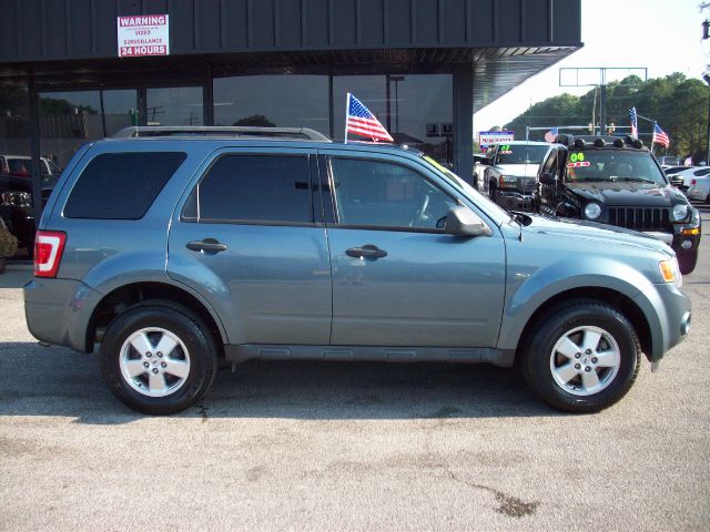 Ford Escape 2010 photo 2