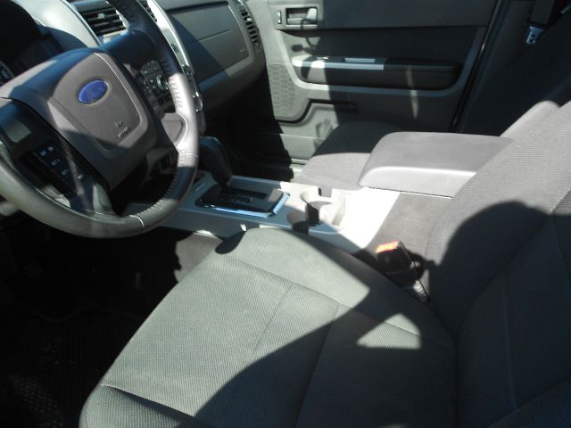 Ford Escape 2010 photo 2