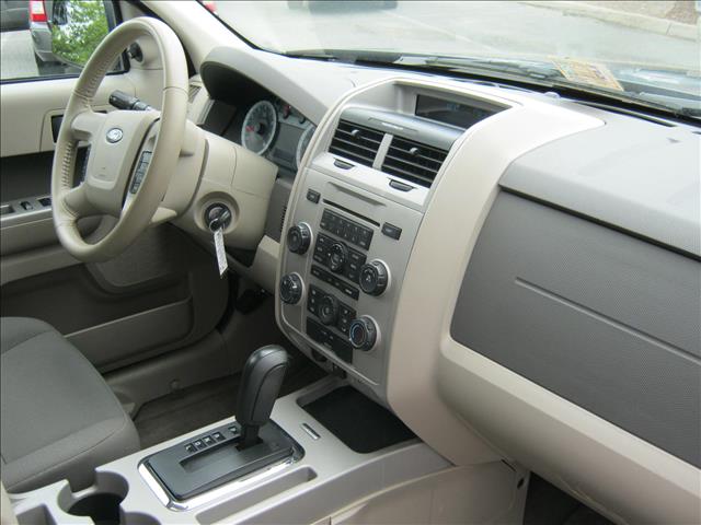 Ford Escape 2010 photo 16