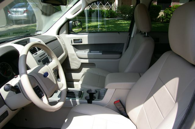 Ford Escape 2010 photo 1