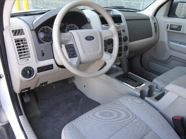 Ford Escape 2010 photo 8