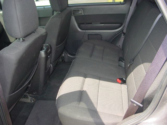 Ford Escape 2010 photo 2