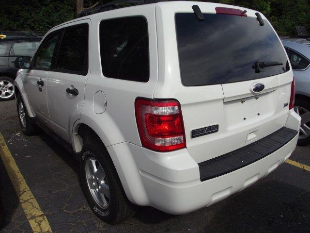 Ford Escape 2010 photo 2