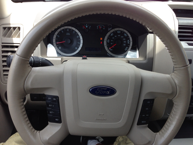 Ford Escape 2010 photo 1