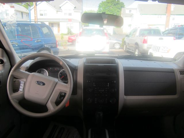 Ford Escape 2010 photo 1