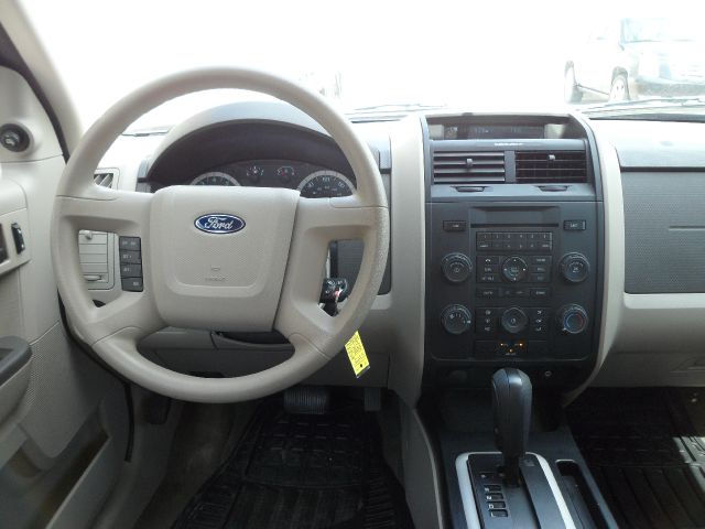 Ford Escape 2010 photo 1