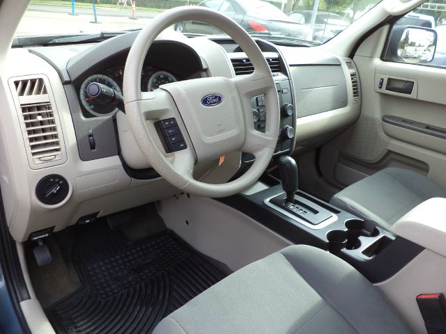 Ford Escape 2010 photo 2