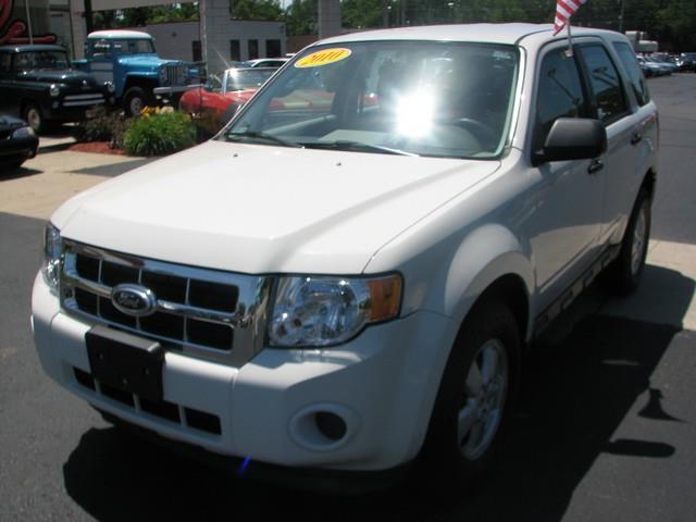 Ford Escape 2010 photo 2