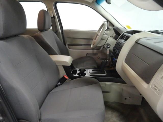 Ford Escape 2010 photo 12