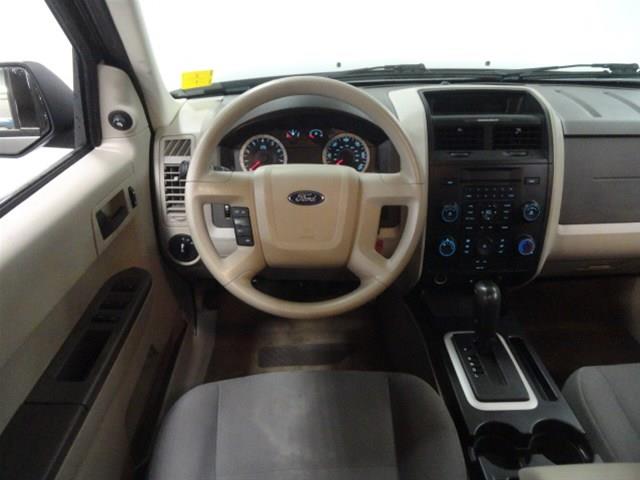 Ford Escape 2010 photo 21