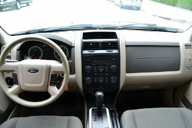 Ford Escape 2010 photo 18