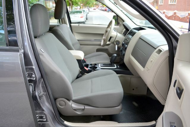 Ford Escape 2010 photo 2