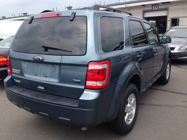 Ford Escape 2010 photo 2