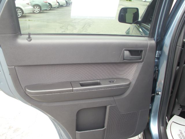 Ford Escape 2010 photo 1