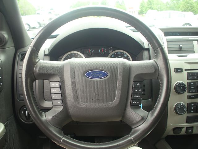 Ford Escape 2010 photo 22