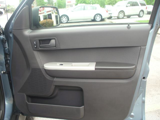 Ford Escape 2010 photo 25