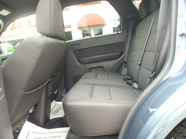 Ford Escape 2010 photo 26