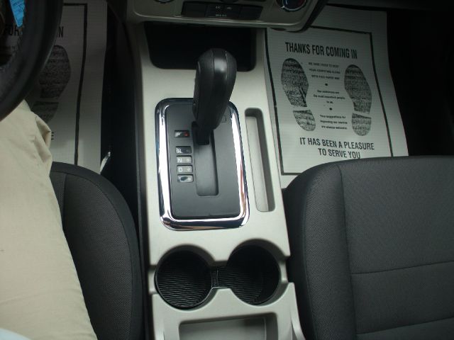 Ford Escape 2010 photo 32