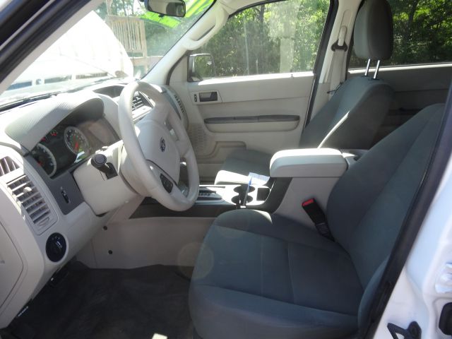 Ford Escape 2010 photo 18