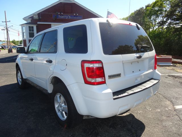 Ford Escape 2010 photo 2