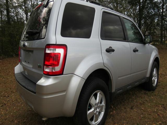 Ford Escape 2011 photo 2