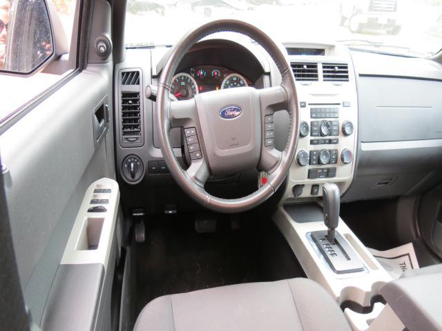 Ford Escape 2011 photo 4