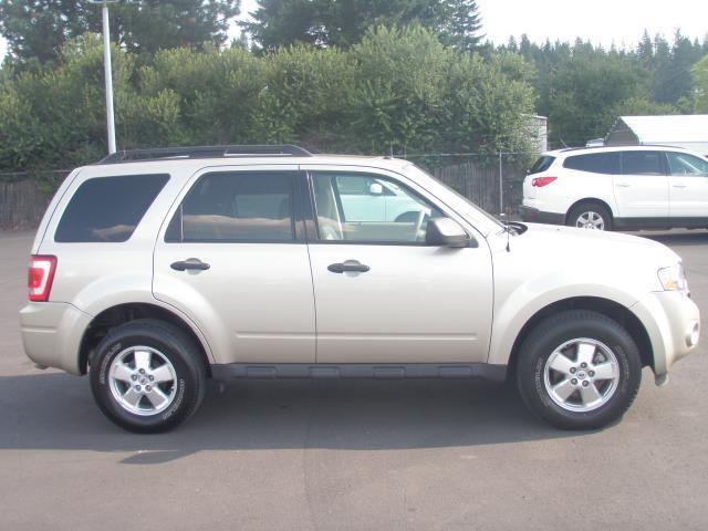 Ford Escape 2011 photo 2