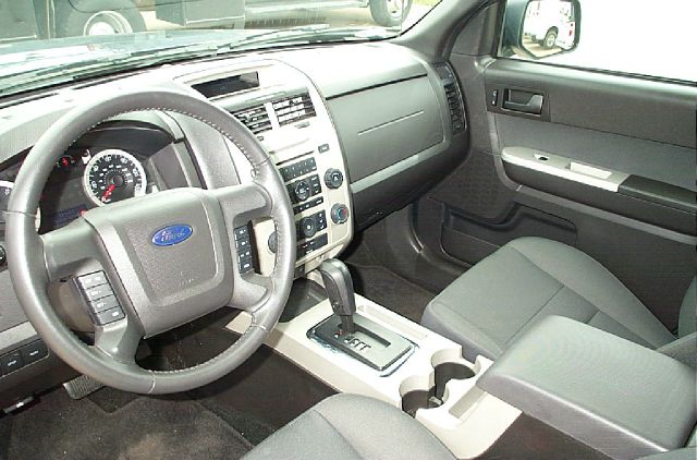 Ford Escape 2011 photo 2