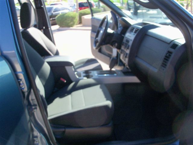 Ford Escape 2011 photo 21