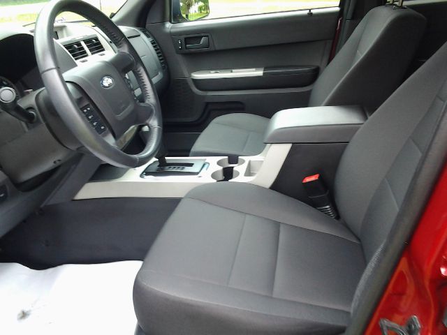 Ford Escape 2011 photo 2