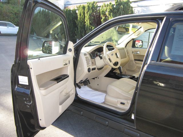 Ford Escape 2011 photo 2