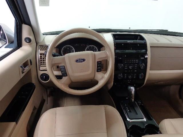 Ford Escape 2011 photo 2