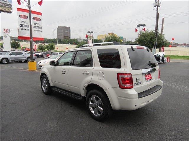 Ford Escape 2011 photo 2