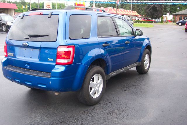 Ford Escape 2011 photo 2