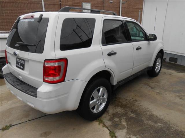 Ford Escape 2011 photo 2