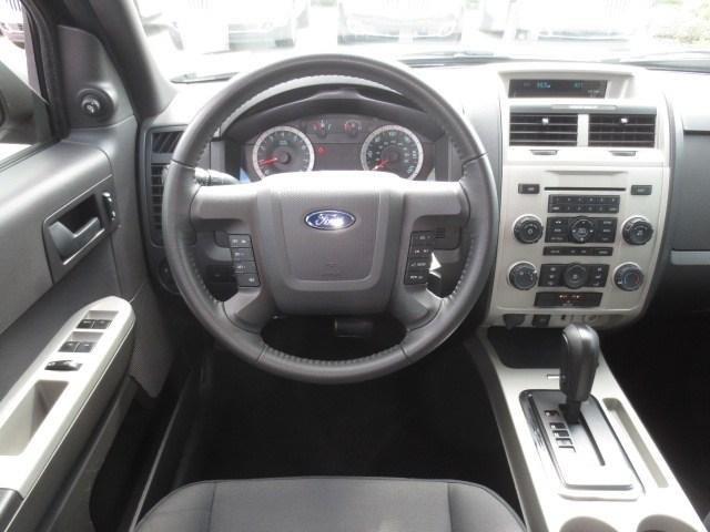 Ford Escape 2011 photo 18