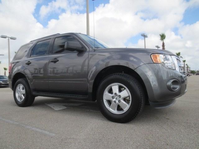 Ford Escape 2011 photo 2