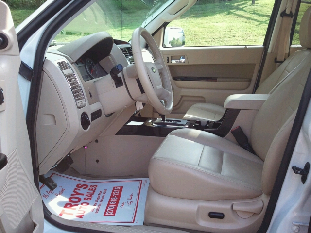 Ford Escape 2011 photo 1