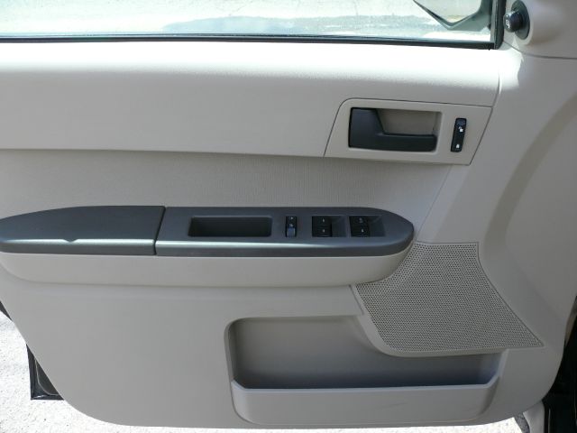 Ford Escape 2011 photo 22