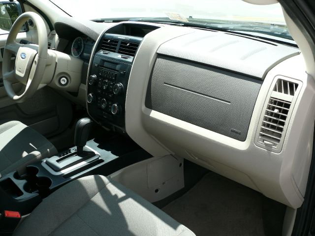 Ford Escape 2011 photo 26