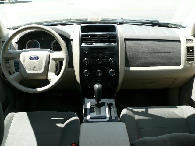 Ford Escape 2011 photo 32