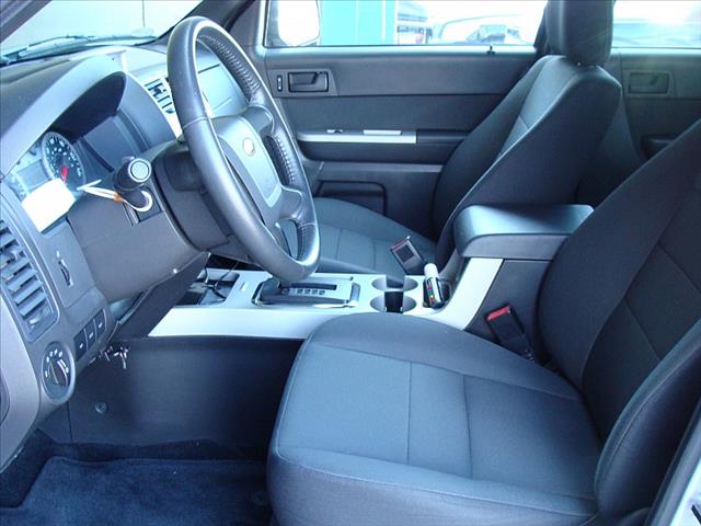 Ford Escape 2011 photo 2