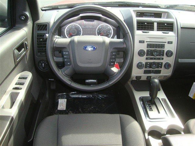 Ford Escape 2012 photo 2