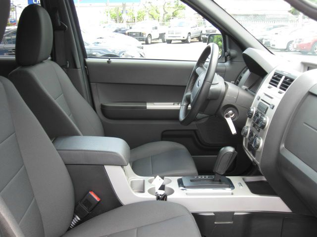 Ford Escape 31 FOOT SUV