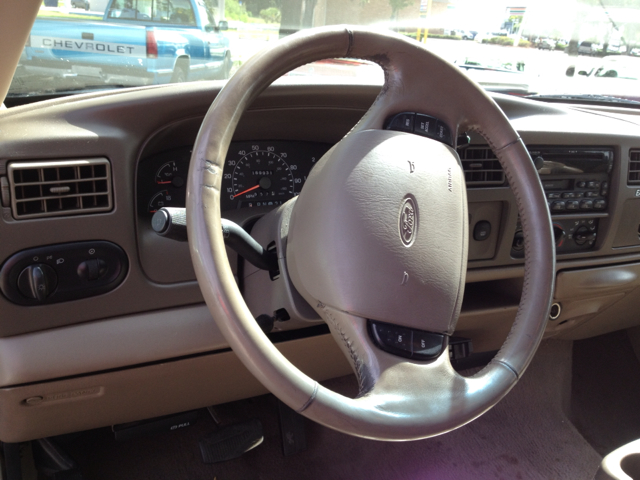 Ford Excursion 2000 photo 2