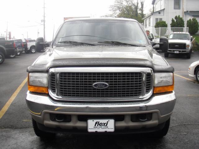 Ford Excursion 2000 photo 1