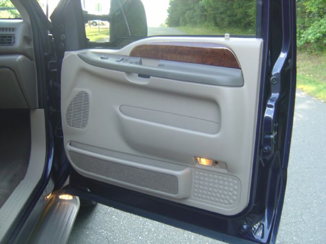 Ford Excursion 2000 photo 16