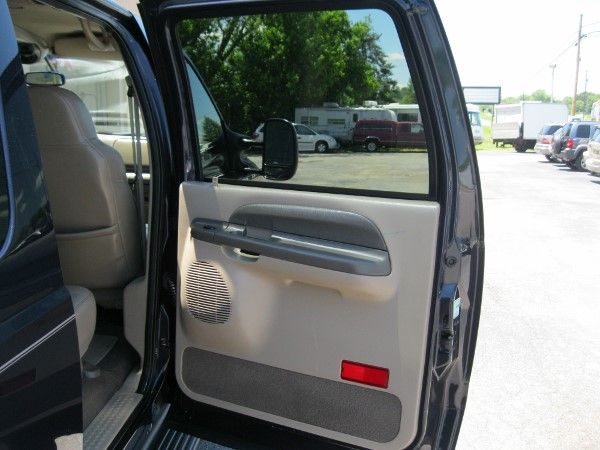 Ford Excursion 2001 photo 2