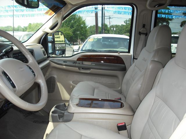 Ford Excursion 2001 photo 1